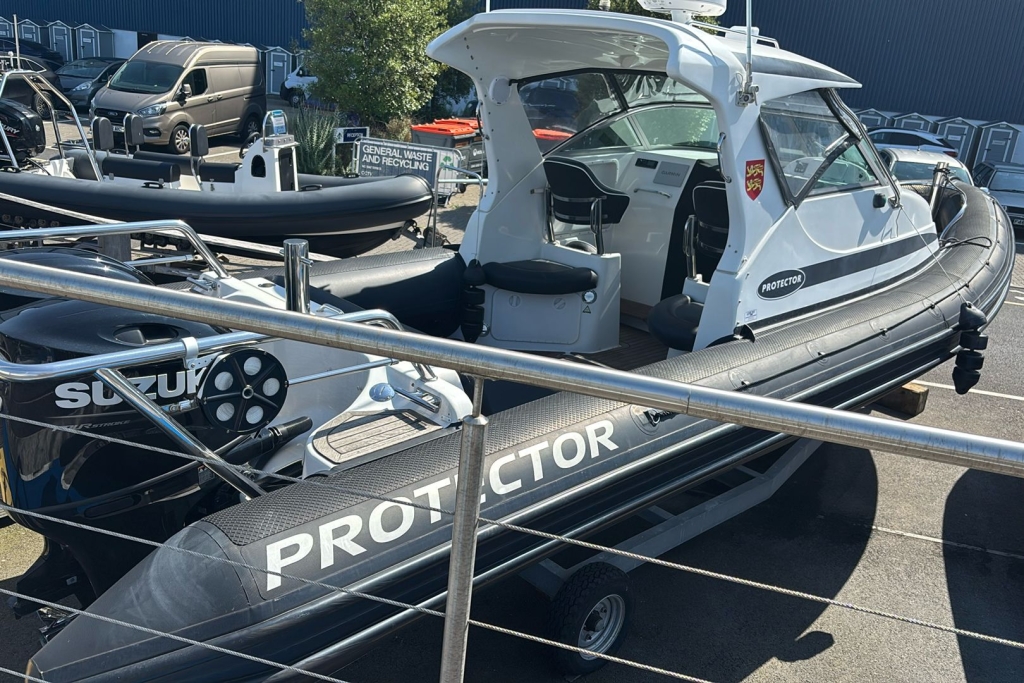 2004 (2023 Refurb) Protector (Rayglass) 8.5 Twin Suzuki DF200