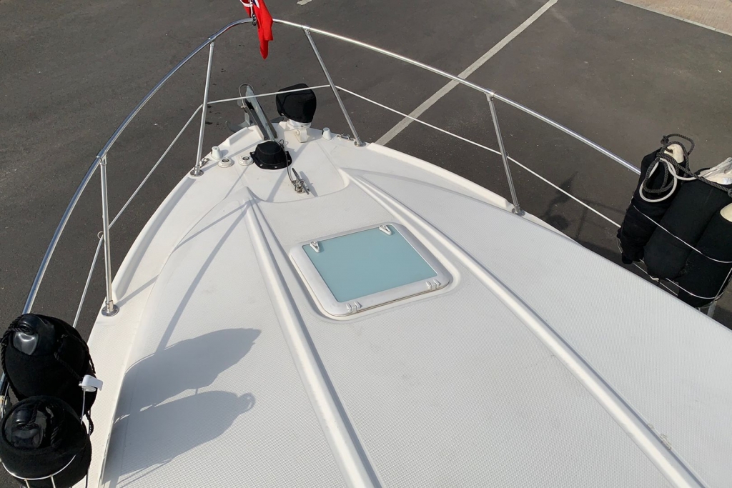 Boat Details – Ribs For Sale - Pre-owned Bayliner 285 Sports Cruiser with Mercruiser 350 Mag engine.