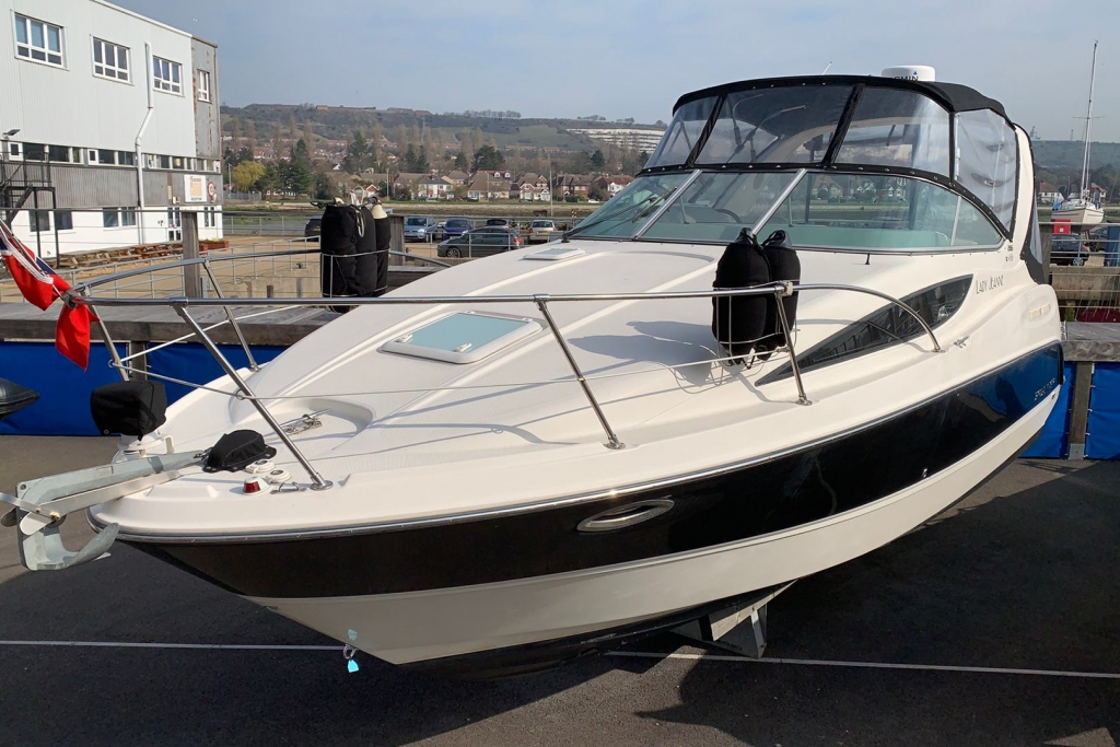 Boat Listing - Pre-owned Bayliner 285 Sports Cruiser with Mercruiser 350 Mag engine.