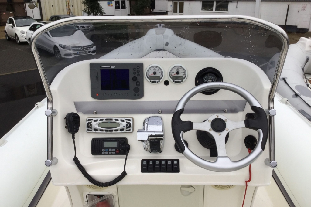 Boat Details – Ribs For Sale - Cobra Ribs 8.6 Mercury Verado 275hp  2007