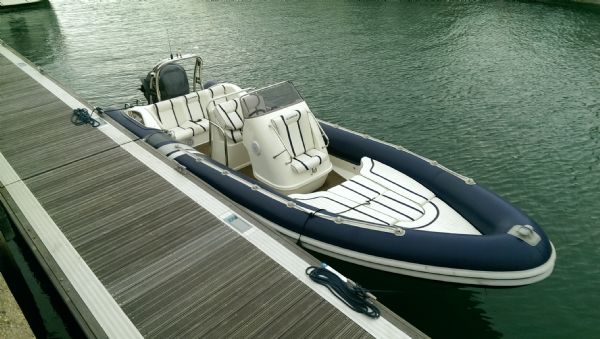 Click to see Used Cobra 7.55m With Yamaha 250HP Engine