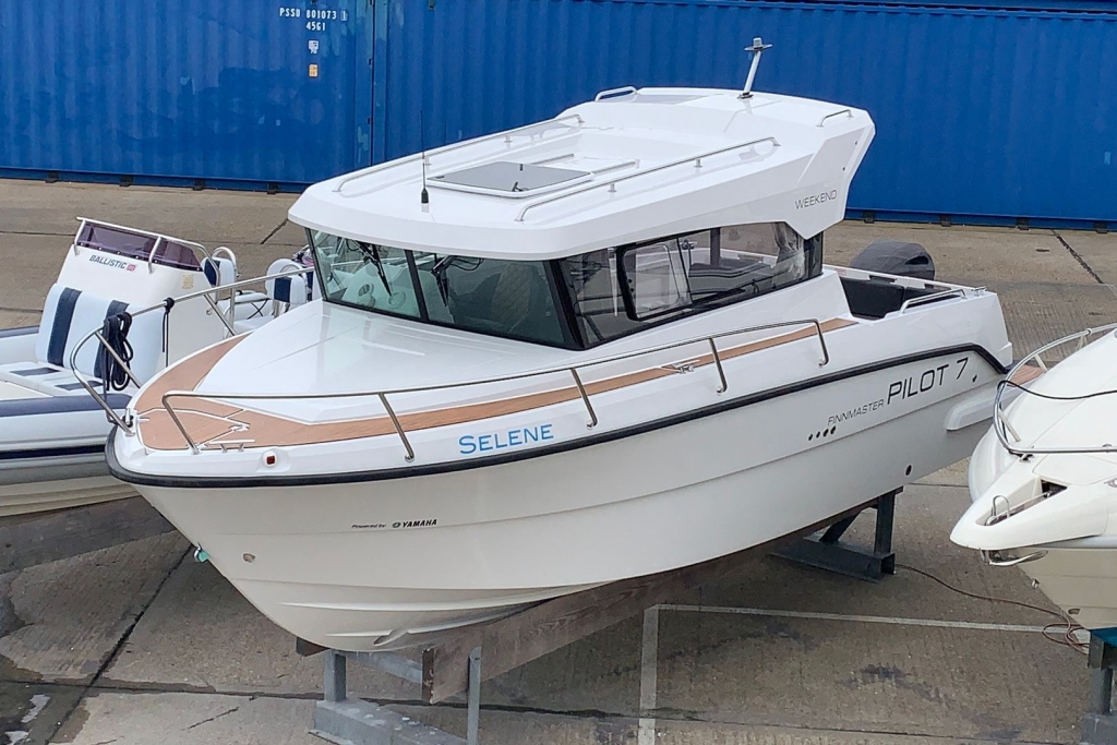 1676 - BROKERAGE- FINNMASTER PILOT 7 WITH YAMAHA F150 ENGINE_1.jpg