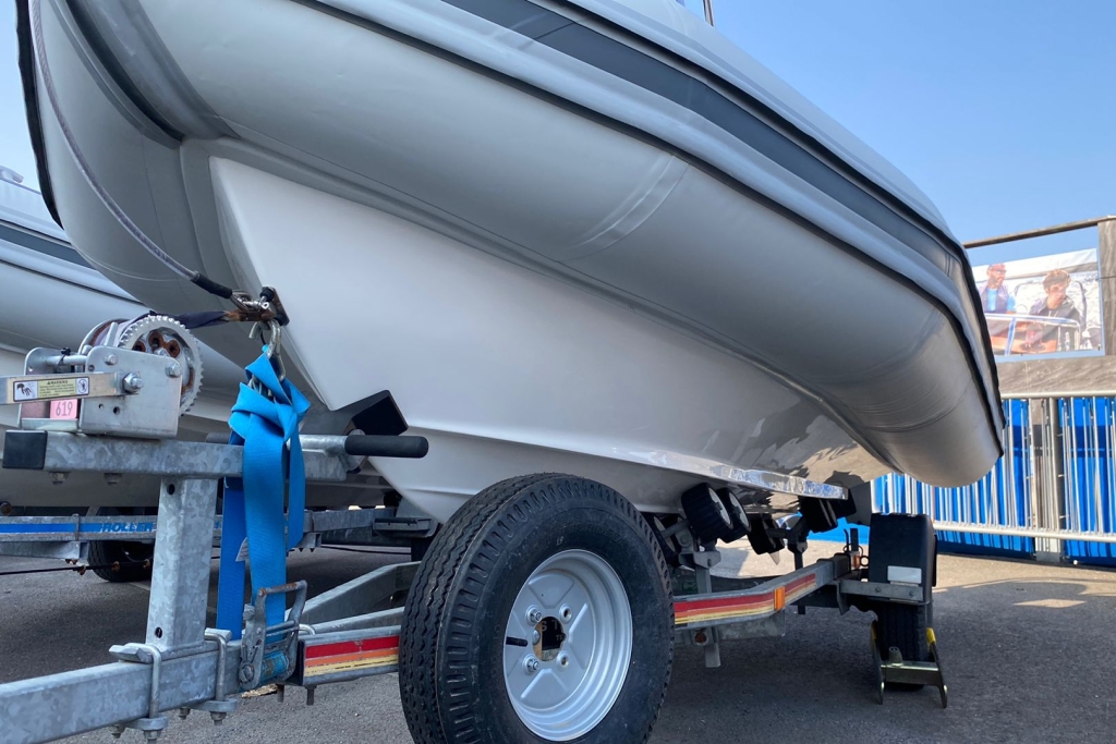 2019 Ballistic RIB 4.2 Yamaha F40F SBS 750kg Roller