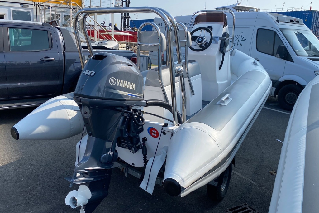 2019 Ballistic RIB 4.2 Yamaha F40F SBS 750kg Roller