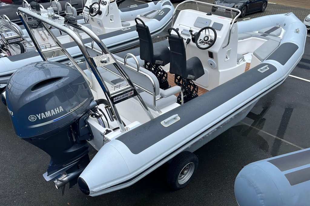 1852 - BALLISTIC 6.5 RIB WITH YAMAHA F200_2.jpg