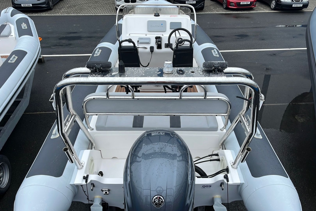 1852 - BALLISTIC 6.5 RIB WITH YAMAHA F200_3.jpg