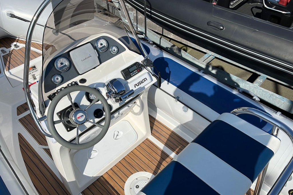 Boat Details – Ribs For Sale - 2009 Valiant V-620 Sport Mercury Verado 150
