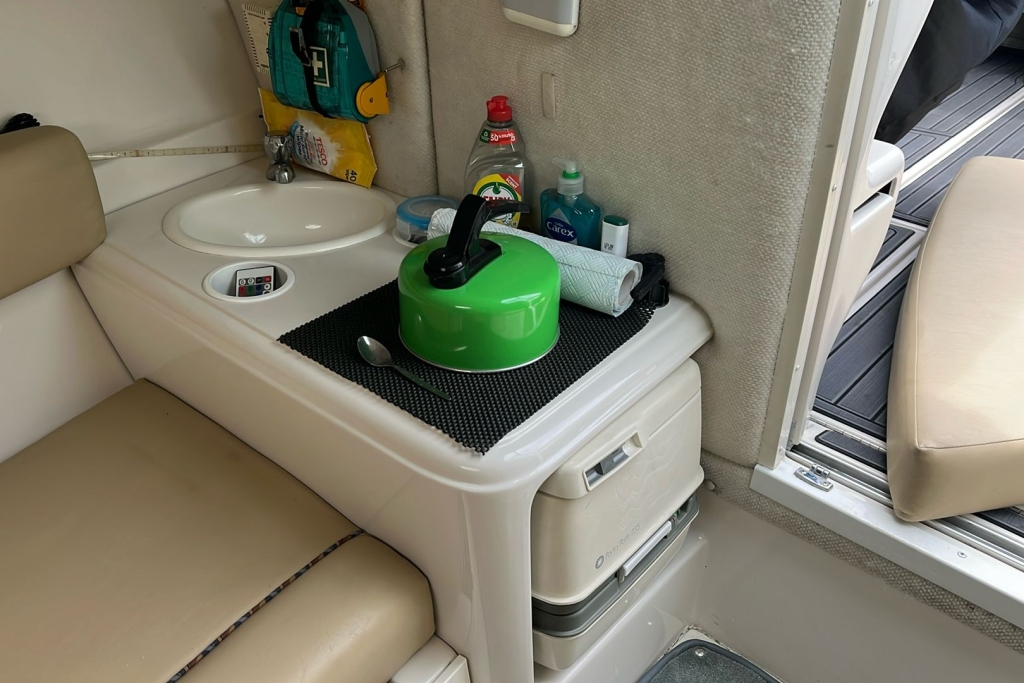 Boat Details – Ribs For Sale - 2005 Monterey Montura 218 LC Mercury 4.3L V6 3LMPLA1