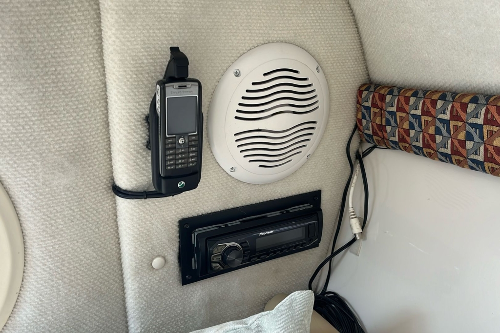 Boat Details – Ribs For Sale - 2005 Monterey Montura 218 LC Mercury 4.3L V6 3LMPLA1