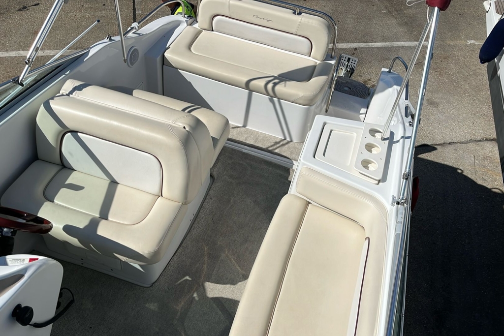 Boat Details – Ribs For Sale - 2001 Chris Craft 248 Express Cruiser Volvo Penta Gi 5.0 V8