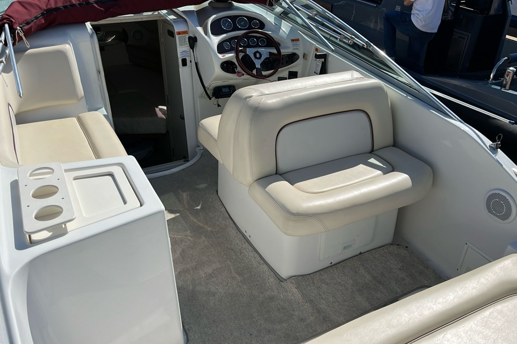 Boat Details – Ribs For Sale - 2001 Chris Craft 248 Express Cruiser Volvo Penta Gi 5.0 V8