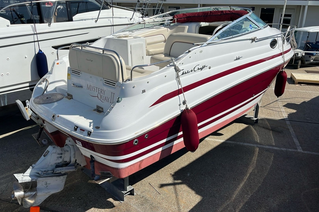 Boat Details – Ribs For Sale - 2001 Chris Craft 248 Express Cruiser Volvo Penta Gi 5.0 V8
