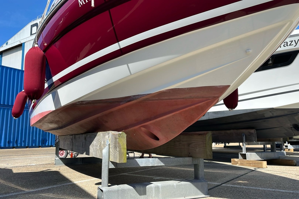 Boat Details – Ribs For Sale - 2001 Chris Craft 248 Express Cruiser Volvo Penta Gi 5.0 V8