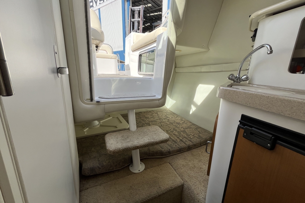 Boat Details – Ribs For Sale - 2001 Chris Craft 248 Express Cruiser Volvo Penta Gi 5.0 V8