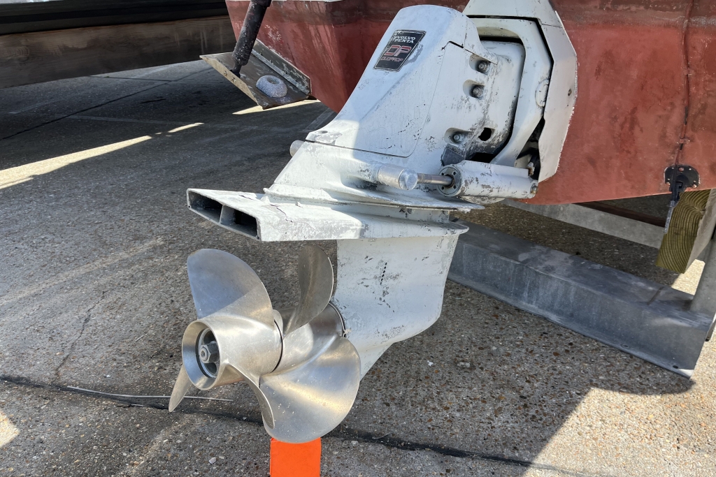 Boat Details – Ribs For Sale - 2001 Chris Craft 248 Express Cruiser Volvo Penta Gi 5.0 V8
