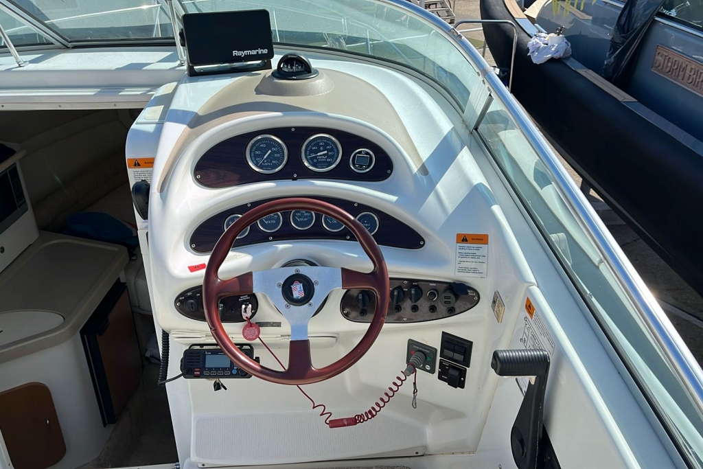 Boat Details – Ribs For Sale - 2001 Chris Craft 248 Express Cruiser Volvo Penta Gi 5.0 V8