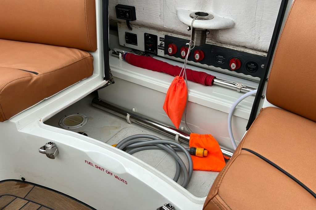 2009 Hunton 1004 RIB Twin Mercury Verado 300 L6 Supercharged Outboards.