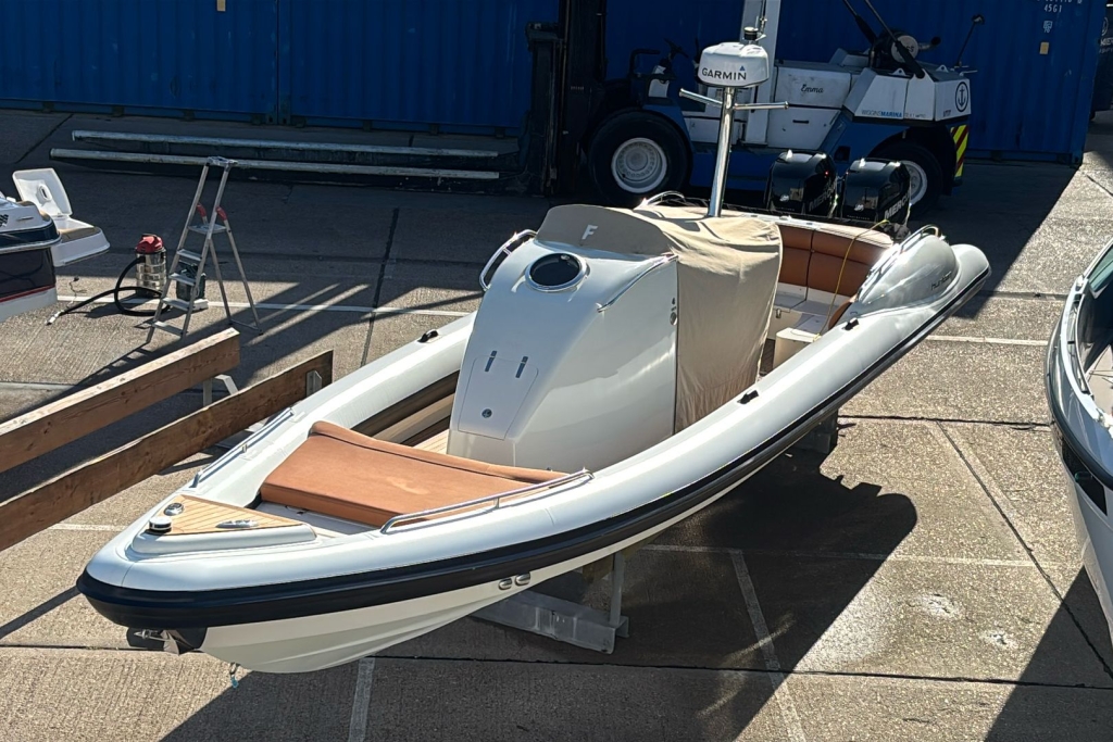 2009 Hunton 1004 RIB Twin Mercury Verado 300 L6 Supercharged Outboards.