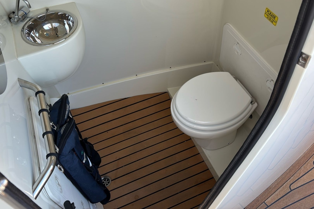 2009 Hunton 1004 RIB Twin Mercury Verado 300 L6 Supercharged Outboards.
