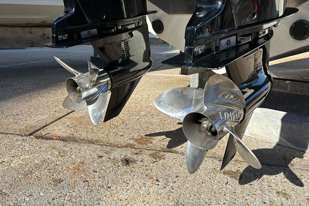 2009 Hunton 1004 RIB Twin Mercury Verado 300 L6 Supercharged Outboards.