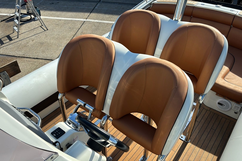 2009 Hunton 1004 RIB Twin Mercury Verado 300 L6 Supercharged Outboards.