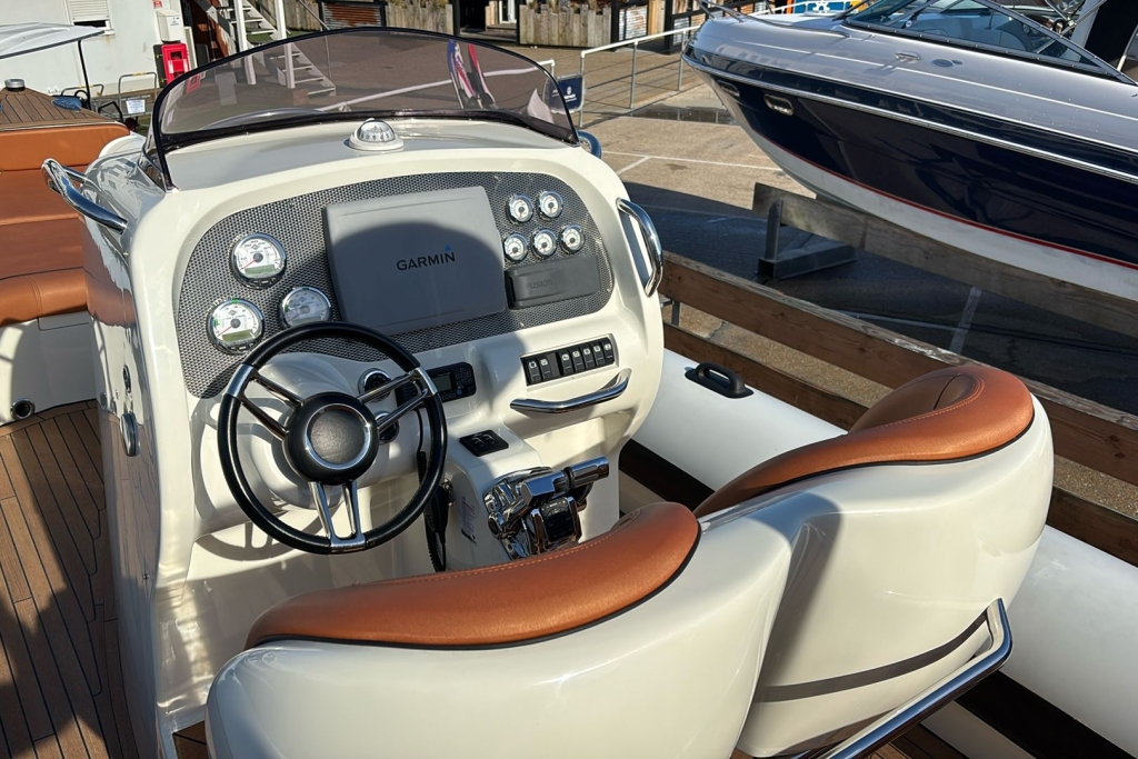 2009 Hunton 1004 RIB Twin Mercury Verado 300 L6 Supercharged Outboards.