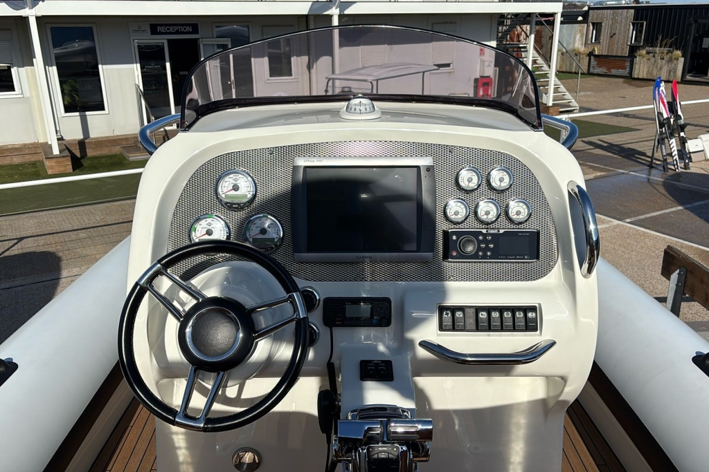 2009 Hunton 1004 RIB Twin Mercury Verado 300 L6 Supercharged Outboards.