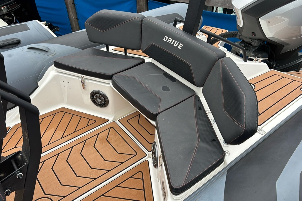 2021 Grand D600 Active Evinrude G2 140 Drive-by-wire. Admiral single axle roller trialer.