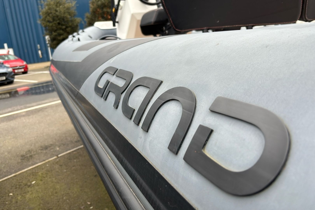 2021 Grand D600 Active Evinrude G2 140 Drive-by-wire. Admiral single axle roller trialer.