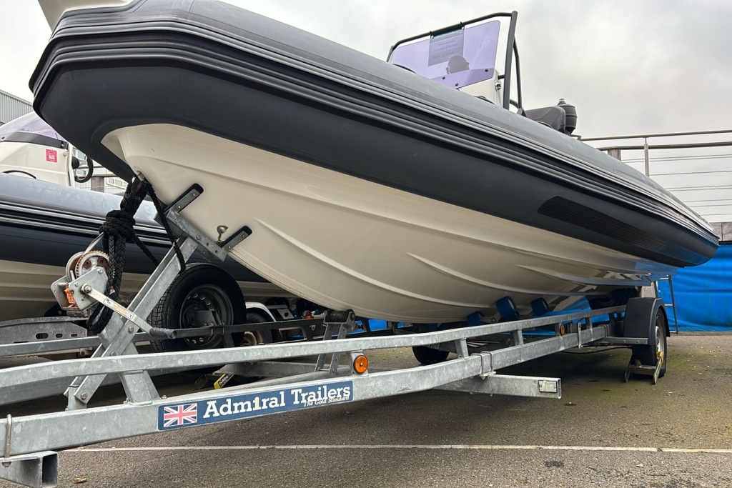 2021 Grand D600 Active Evinrude G2 140 Drive-by-wire. Admiral single axle roller trialer.