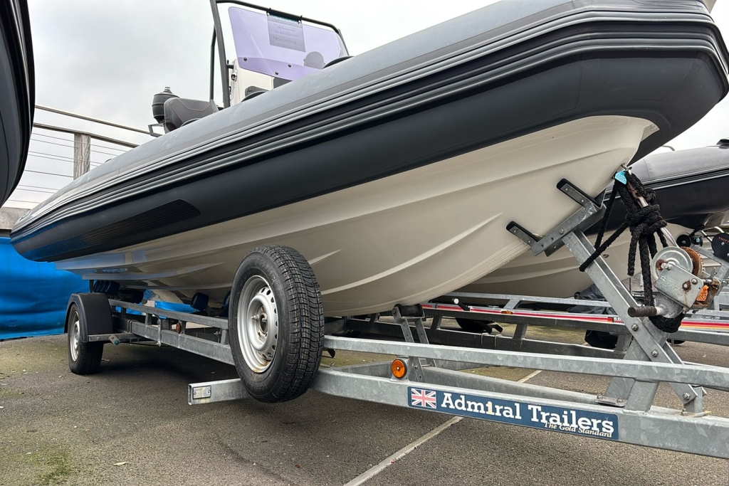 2021 Grand D600 Active Evinrude G2 140 Drive-by-wire. Admiral single axle roller trialer.