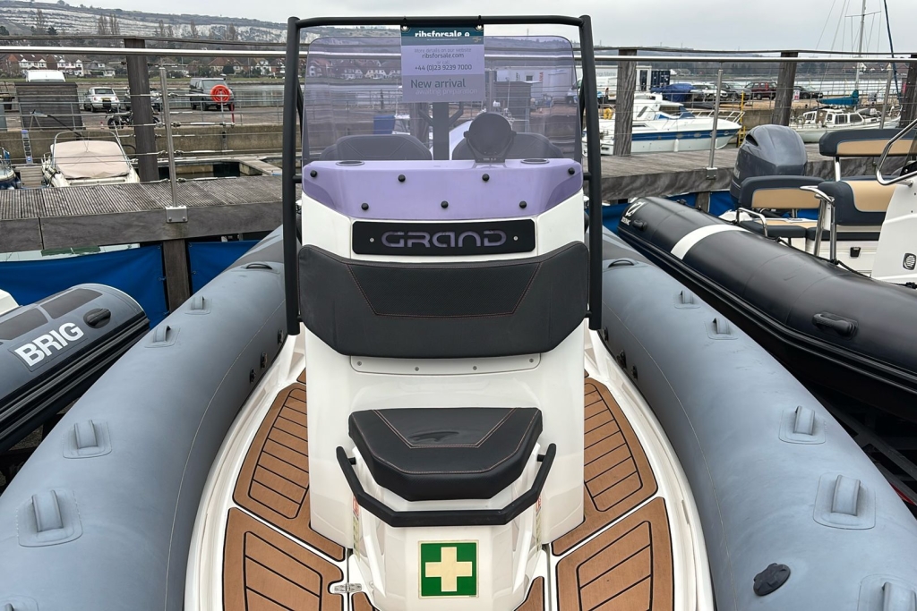 2021 Grand D600 Active Evinrude G2 140 Drive-by-wire. Admiral single axle roller trialer.