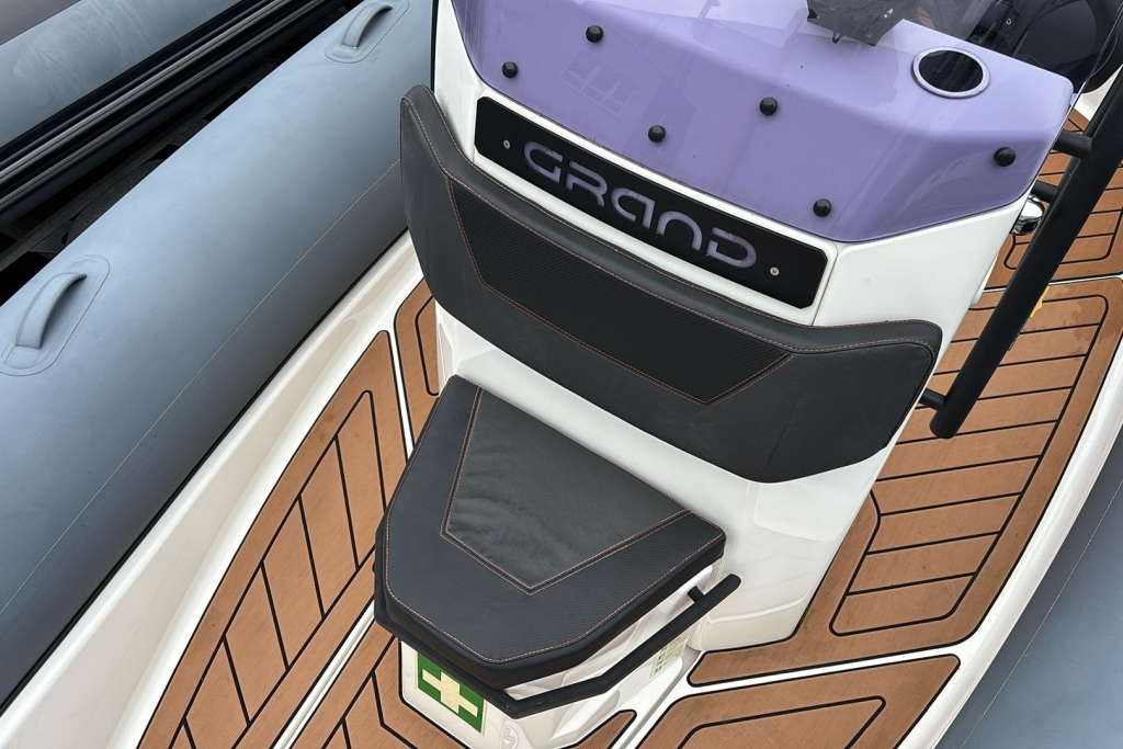 2021 Grand D600 Active Evinrude G2 140 Drive-by-wire. Admiral single axle roller trialer.
