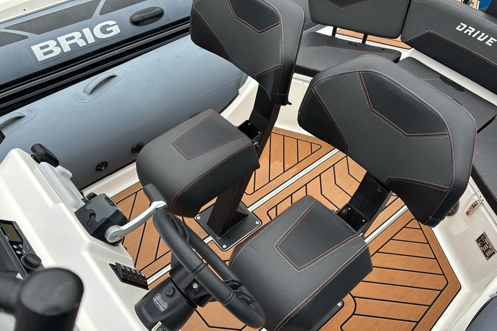 2021 Grand D600 Active Evinrude G2 140 Drive-by-wire. Admiral single axle roller trialer.