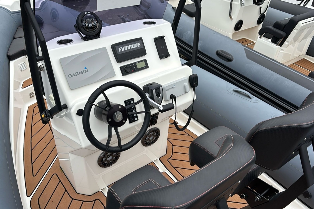 2021 Grand D600 Active Evinrude G2 140 Drive-by-wire. Admiral single axle roller trialer.