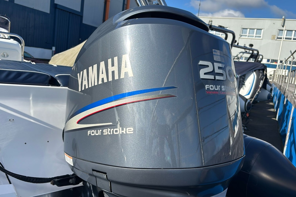 2004 Cobra RIB 8.5 Yamaha F250 V6