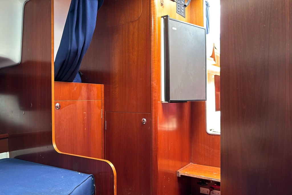 2004 Beneteau Antares 760 Volvo TAMD41P-A