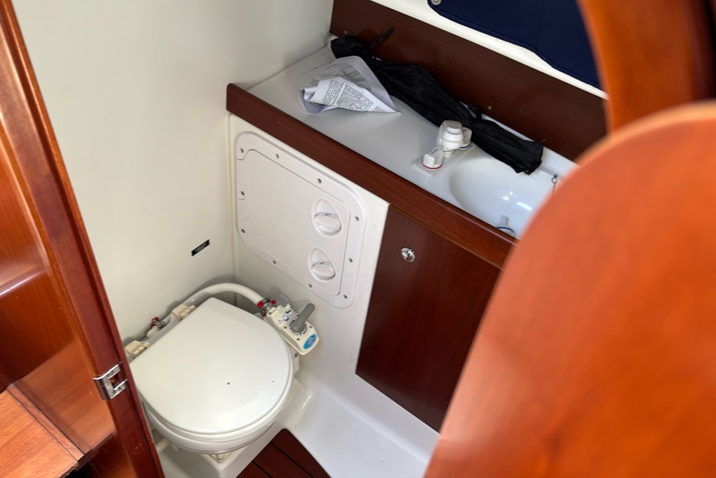 2004 Beneteau Antares 760 Volvo TAMD41P-A